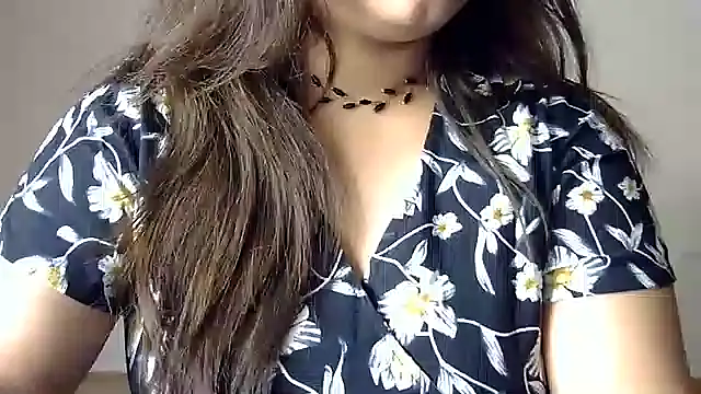 Gujjugirl1's Live XXX Chat
