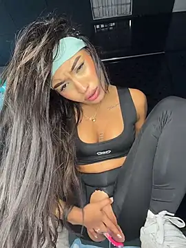 MystiqueXXX XXX чат на жи во
