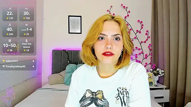 DellaRows' Live XXX Chat