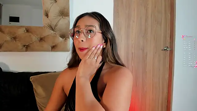 צ'אט XXX בשידור חי של AmelyaMann