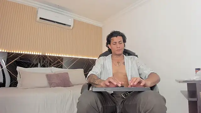 Damian_romanoff_'s Live XXX Chat