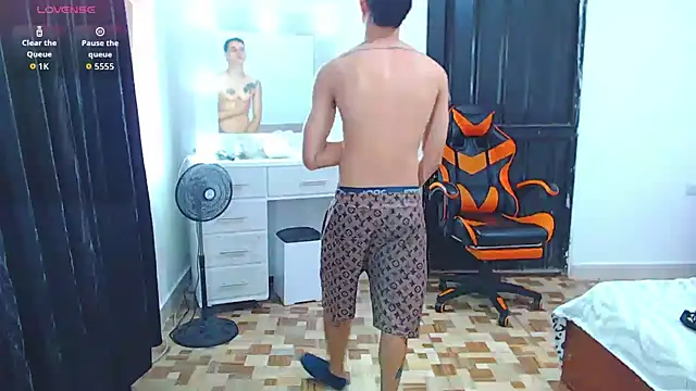 Chat XXX ao vivo de ADAM_HOT