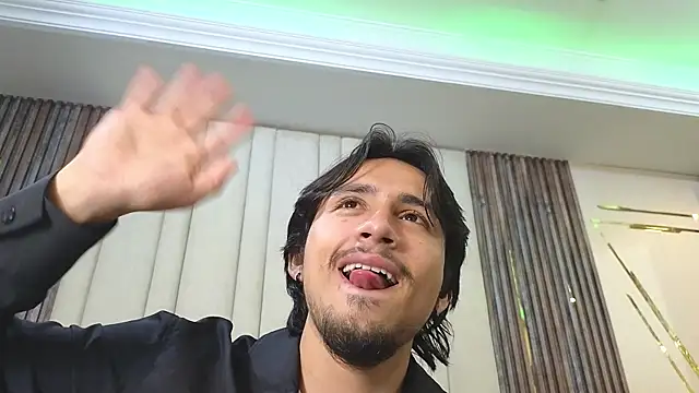 LatinShortt লাইভ XXX চ্যাট