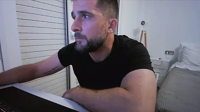 הופעת וובקאם של alex877x