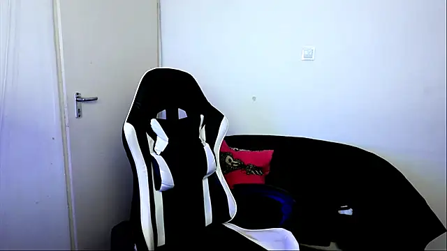Živý XXX chat ShyHotNerd
