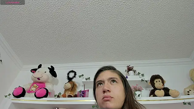 lucia_temptation's Live Chat Room