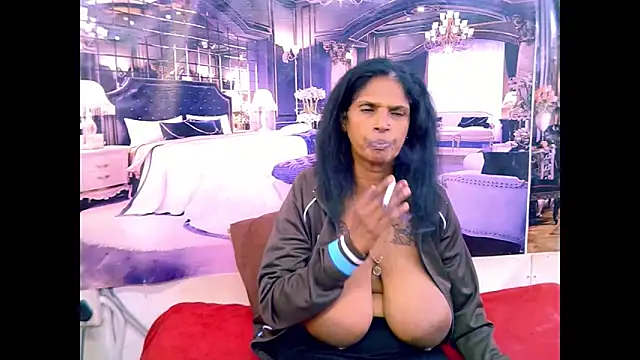 IndianVanya4u2u's Live XXX Chat