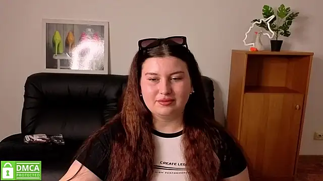 Katina_deeplou4 Adlı Modelin Canlı XXX Sohbeti