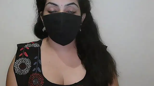 Reddy_Trisha Adlı Modelin Canlı XXX Sohbeti