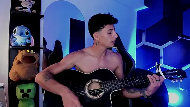 MaxiimoRomano_ Adlı Modelin Canlı XXX Sohbeti