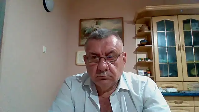 machomale3's Live Chat Room