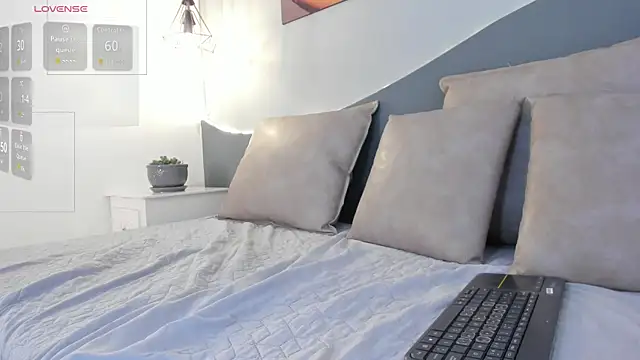 CannelaSmith's Live XXX Chat