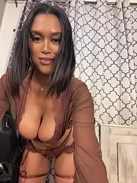 Chatroom XXX en direct de Emii_Love