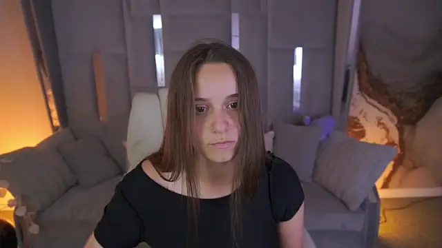 دردشة TinyNatalie الجنسية المباشرة