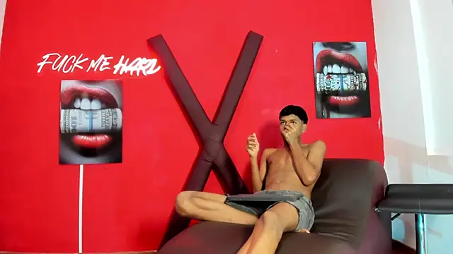 BOUL_GUYS Adlı Modelin Canlı XXX Sohbeti