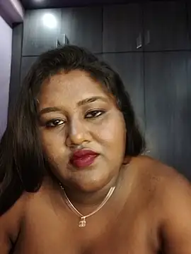 צ'אט XXX בשידור חי של horny_diana