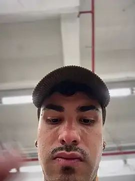 צ'אט XXX בשידור חי של Big_Snake77