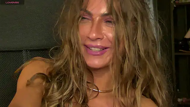 צ'אט XXX בשידור חי של AnneGoddesss