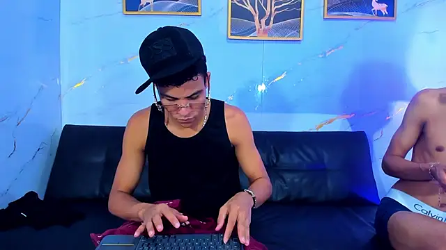Kleyn_black Adlı Modelin Canlı XXX Sohbeti