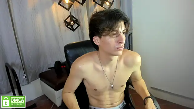 XXX chat uživo modela Marcoviolet