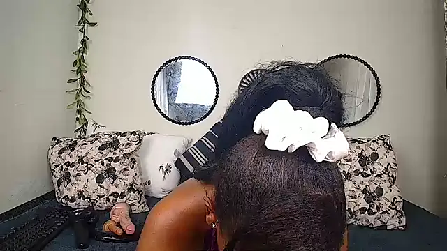 FreakyNubian's Live XXX Chat