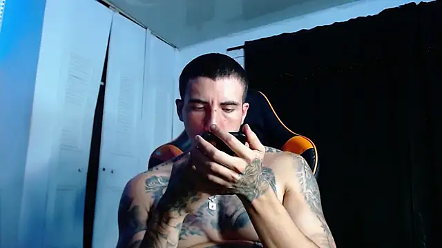 Chatroom XXX en direct de Adam_Hudsond