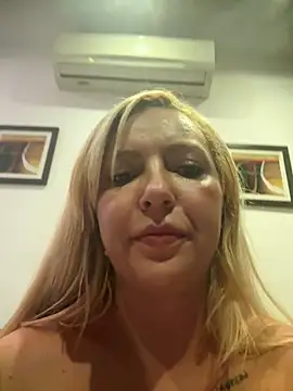 Chat XXX en directo de Juuhschmitt