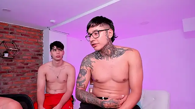 Spaceboyss18n Live XXX chat
