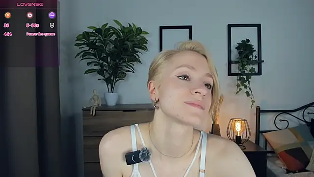 JanettePerro live XXX chat