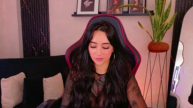 EmmyEvans1's Live XXX Chat