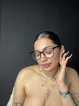 צ'אט XXX בשידור חי של lora_meow