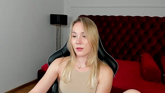 ElaraVoltage's Live XXX Chat