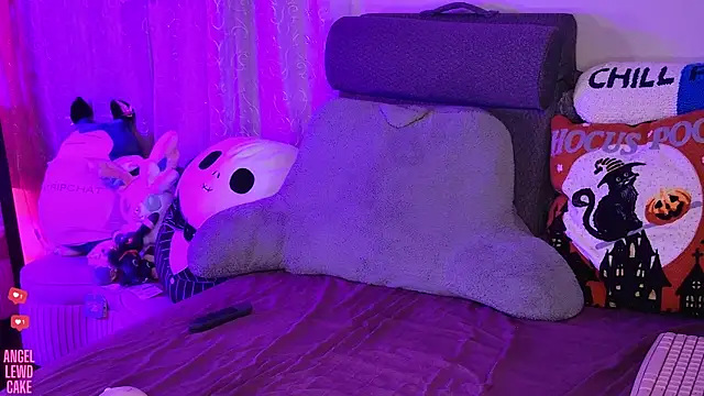 Angel-Lewd-Cake 现场XXX聊天