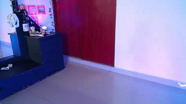 little_kayla_'s Live XXX Chat