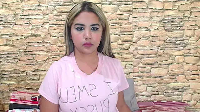 Онлайн чат XXX IndiaSexyStripper4u