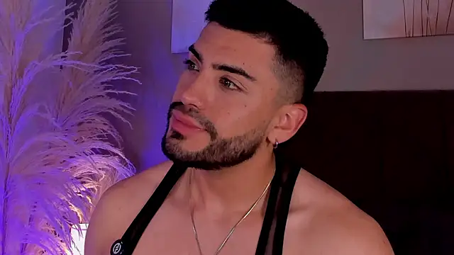 Chatroom XXX en direct de Alexander_Diazz