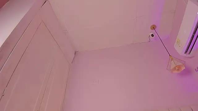 _lucia_18's Live XXX Chat