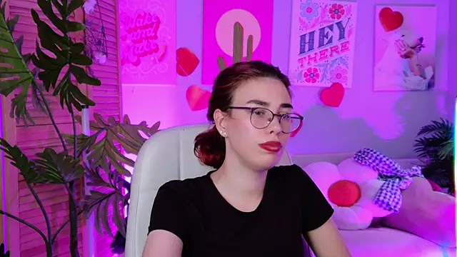 SeraphineDuskryn's Live XXX Chat