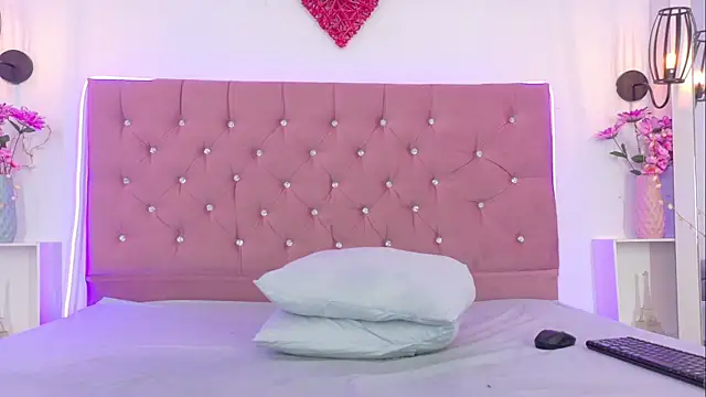 LiaDesire7's Live XXX Chat