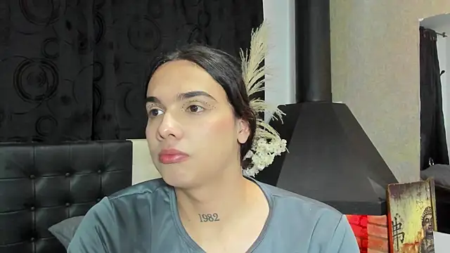 XXX chat uživo modela Almaazz
