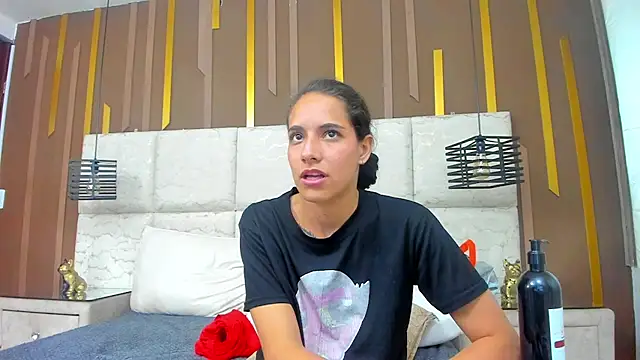 MiaCours Adlı Modelin Canlı XXX Sohbeti