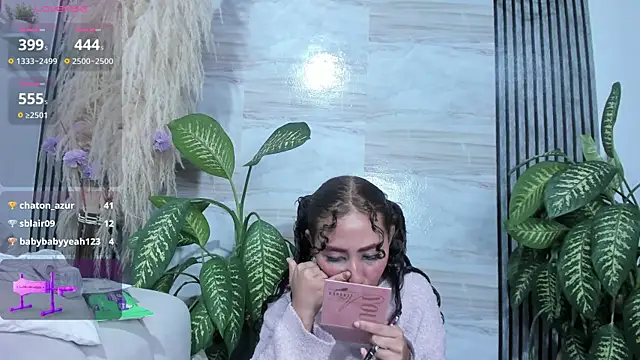 Tyra_pettite Adlı Modelin Canlı XXX Sohbeti