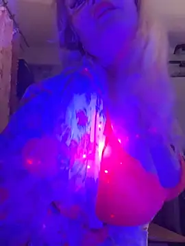 Sweet-blonde's Live Sex Cam Show