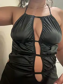 Elvira75 élő XXX-chatje