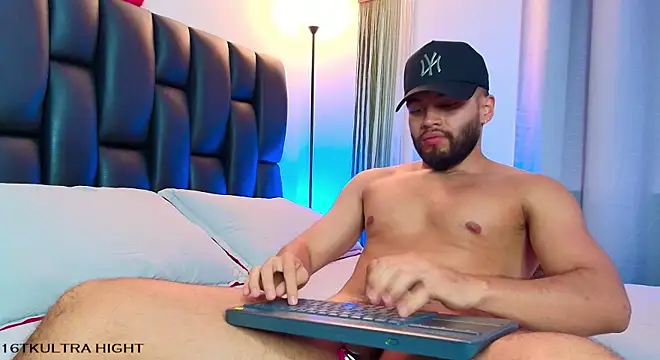 XXX chat uživo modela ThiagoHunk