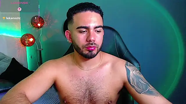 adamhairy 现场XXX聊天