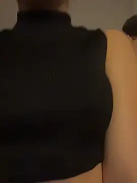 צ'אט XXX בשידור חי של VelvetPassion