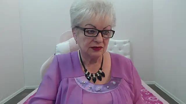 Chat +18 de KayleSmoll ao vivo