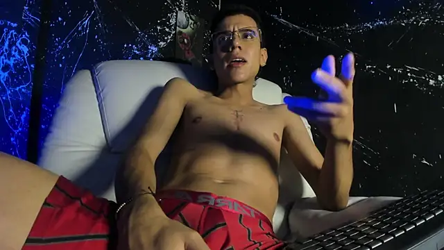 MathewAdamss' Live XXX Chat
