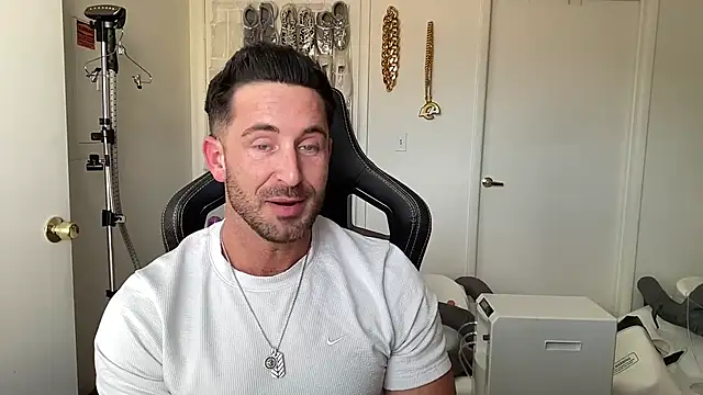 brettmycles28 在線直播表演